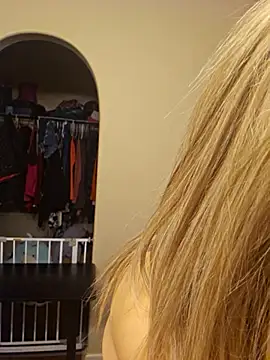 Snapshot of ellieconradxo chatting on February 7, 2025, 4:06 am ellieconradxo online show from February 7, 2025, 4:06 am