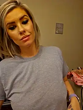 Snapshot of ellieconradxo chatting on February 28, 2025, 3:59 am ellieconradxo online show from February 28, 2025, 3:59 am