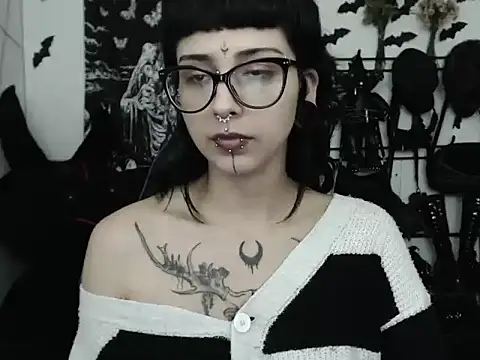 n0sferatus   online show from May 6, 2026, 2:48 am
