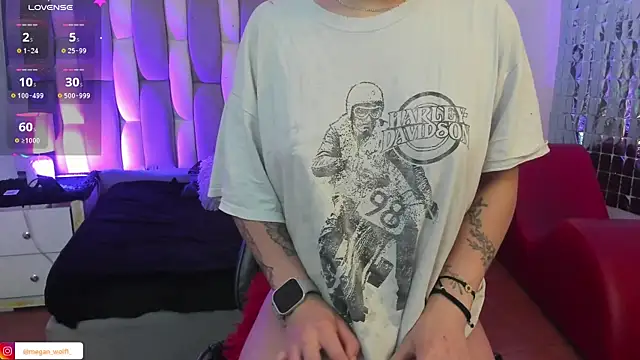 Megan wolf1  online show from February 26, 2025, 4:41 am