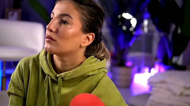 KellyMathews online show from October 28, 2025, 2:56 am