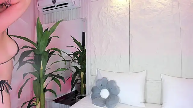 Snapshot of MiaCollson chatting on February 20, 2026, 8:00 pm MiaCollson online show from February 20, 2026, 8:00 pm