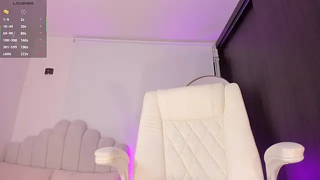 AmberLewis  online show from April 27, 2026, 4:32 am