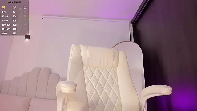 AmberLewis  online show from April 28, 2026, 2:27 am