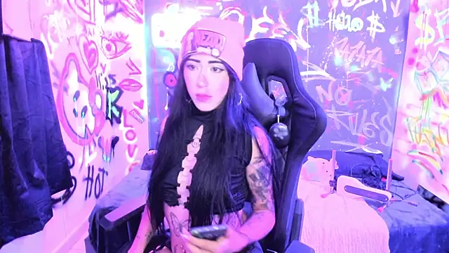 chaymae nah  online show from April 29, 2026, 3:11 am