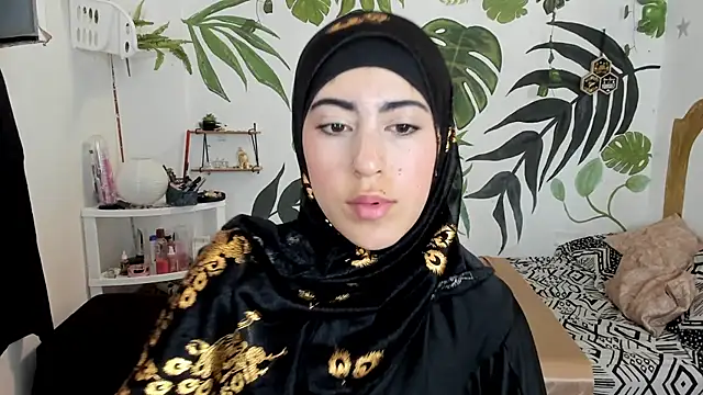 Snapshot of chaymae_nah_ chatting on December 3, 2025, 1:21 pm chaymae nah online show from December 3, 2025, 1:21 pm