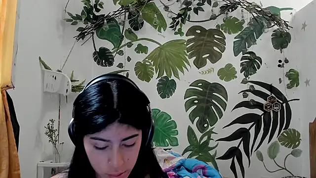 chaymae nah  online show from October 20, 2025, 3:01 pm