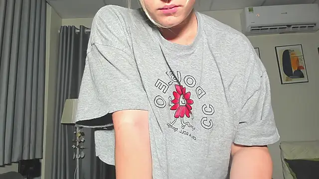 Snapshot of HanahCute chatting on February 25, 2025, 3:53 pm HanahCute online show from February 25, 2025, 3:53 pm