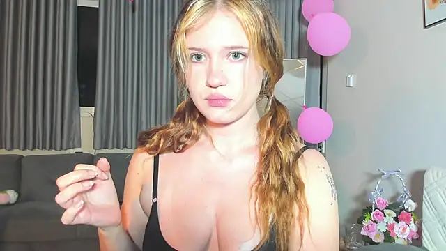 Snapshot of HanahCute chatting on March 15, 2025, 6:43 pm HanahCute online show from March 15, 2025, 6:43 pm