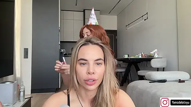 diffgirls2 online show from May 23, 2026, 7:29 am