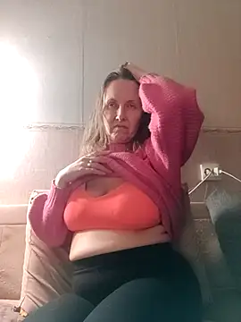 Snapshot of Evelina_cute chatting on January 28, 2025, 10:01 pm Evelina cute online show from January 28, 2025, 10:01 pm
