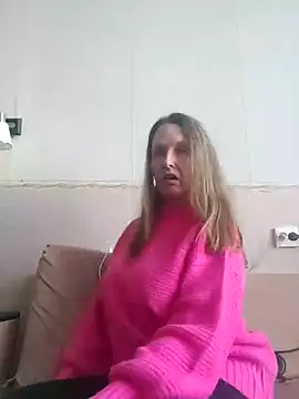 Snapshot of Evelina_cute chatting on February 4, 2025, 12:44 pm Evelina cute online show from February 4, 2025, 12:44 pm