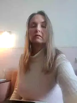 Snapshot of Evelina_cute chatting on February 19, 2025, 10:56 am Evelina cute online show from February 19, 2025, 10:56 am