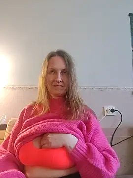 Snapshot of Evelina_cute chatting on January 31, 2025, 10:52 am Evelina cute online show from January 31, 2025, 10:52 am