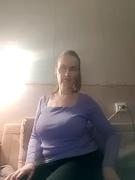 Snapshot of Evelina_cute chatting on February 18, 2025, 8:25 pm Evelina cute online show from February 18, 2025, 8:25 pm