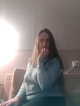 Snapshot of Evelina_cute chatting on February 14, 2025, 4:09 pm Evelina cute online show from February 14, 2025, 4:09 pm