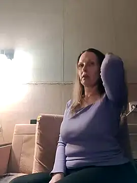 Snapshot of Evelina_cute chatting on February 2, 2025, 3:28 pm Evelina cute online show from February 2, 2025, 3:28 pm