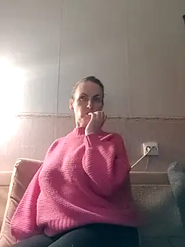Snapshot of Evelina_cute chatting on February 16, 2025, 4:21 pm Evelina cute online show from February 16, 2025, 4:21 pm