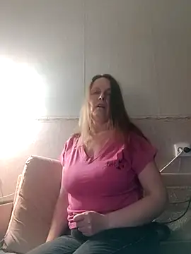 Snapshot of Evelina_cute chatting on January 31, 2025, 3:33 pm Evelina cute online show from January 31, 2025, 3:33 pm