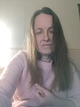 Snapshot of Evelina_cute chatting on February 12, 2025, 9:01 pm Evelina cute online show from February 12, 2025, 9:01 pm