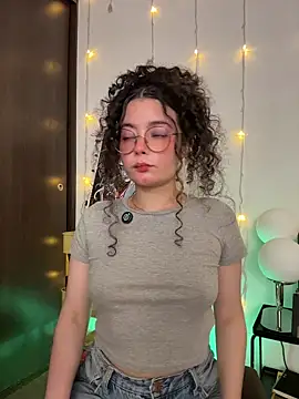 Snapshot of Antoniart_ chatting on October 31, 2025, 1:57 am Antoniart online show from October 31, 2025, 1:57 am