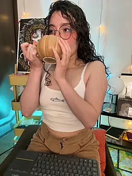 Snapshot of Antoniart_ chatting on October 5, 2025, 2:24 am Antoniart online show from October 5, 2025, 2:24 am