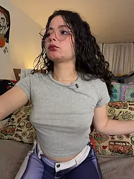 Snapshot of Antoniart_ chatting on April 10, 2026, 3:46 am Antoniart online show from April 10, 2026, 3:46 am