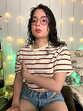 Snapshot of Antoniart_ chatting on October 12, 2025, 2:35 am Antoniart online show from October 12, 2025, 2:35 am