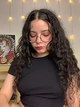 Snapshot of Antoniart_ chatting on March 5, 2025, 3:51 am Antoniart online show from March 5, 2025, 3:51 am