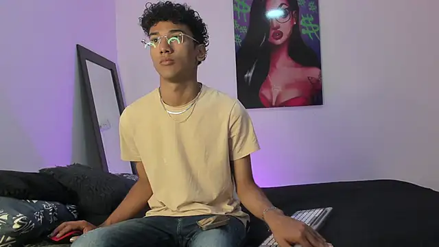 harrytwink18 online show from February 18, 2025, 1:22 pm