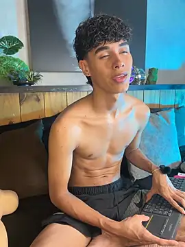 Snapshot of andrewortix chatting on April 10, 2026, 5:58 am andrewortix online show from April 10, 2026, 5:58 am