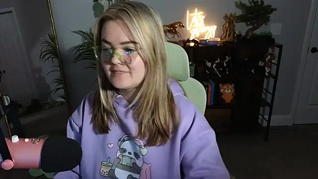 rodeobrii online show from October 20, 2025, 1:07 am