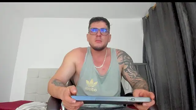 Snapshot of Teilor_Creed chatting on November 13, 2025, 8:13 pm Teilor Creed online show from November 13, 2025, 8:13 pm