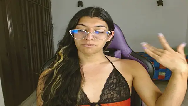 engielphoenis14 online show from October 21, 2025, 9:25 pm