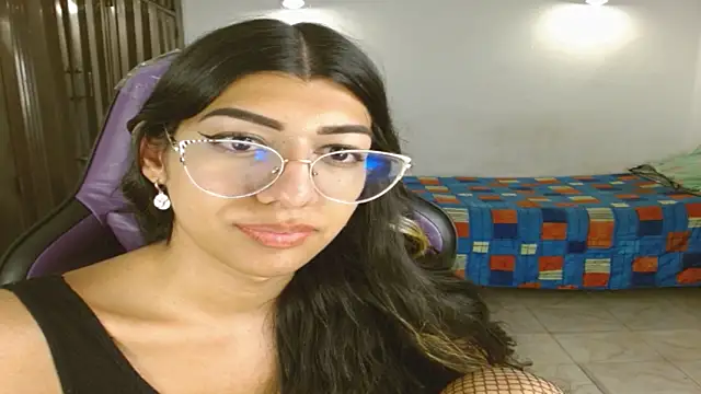 engielphoenis14 online show from November 16, 2025, 4:06 am