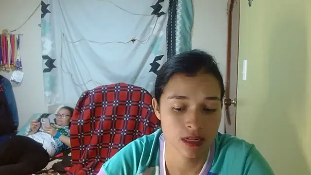 Snapshot of clayre_and_jill chatting on January 6, 2026, 4:05 am clayre and jill online show from January 6, 2026, 4:05 am