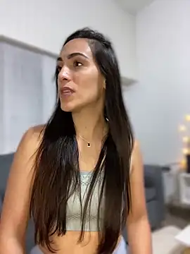 Snapshot of alessandra-a chatting on January 18, 2025, 11:33 pm alessandra-a online show from January 18, 2025, 11:33 pm