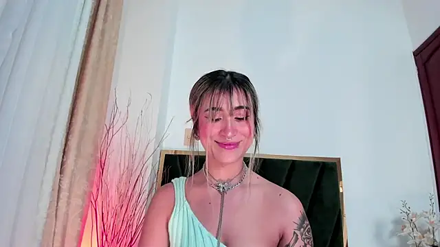 Snapshot of LucyJhonnsonn chatting on March 4, 2025, 12:50 am LucyJhonnsonn online show from March 4, 2025, 12:50 am