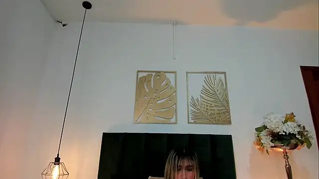 Snapshot of LucyJhonnsonn chatting on March 19, 2025, 12:48 am LucyJhonnsonn online show from March 19, 2025, 12:48 am