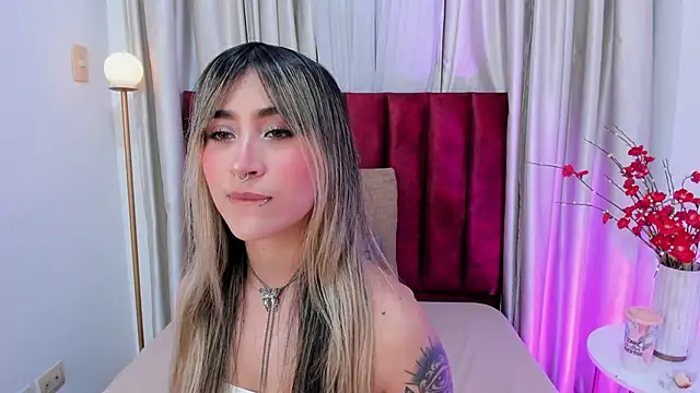 Snapshot of LucyJhonnsonn chatting on March 8, 2025, 12:44 am LucyJhonnsonn online show from March 8, 2025, 12:44 am