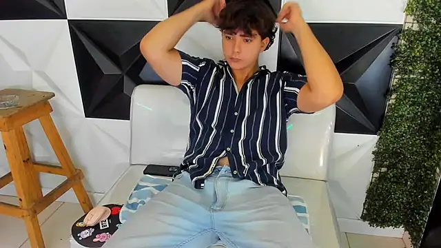 Dani cumboy online show from November 12, 2025, 2:43 pm