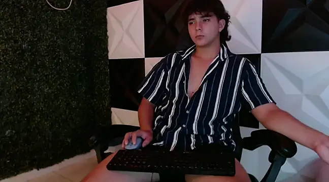 Snapshot of Dani_cumboy chatting on February 14, 2025, 5:51 am Dani cumboy online show from February 14, 2025, 5:51 am