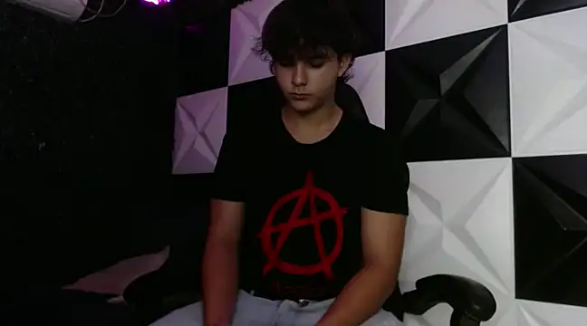 Snapshot of Dani_cumboy chatting on January 7, 2025, 2:53 am Dani cumboy online show from January 7, 2025, 2:53 am