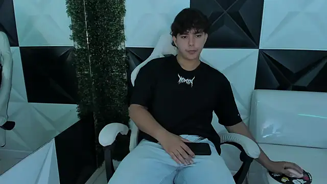 Dani cumboy online show from November 19, 2025, 1:55 pm