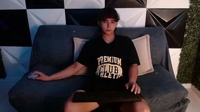 Snapshot of Dani_cumboy chatting on February 3, 2025, 2:14 am Dani cumboy online show from February 3, 2025, 2:14 am