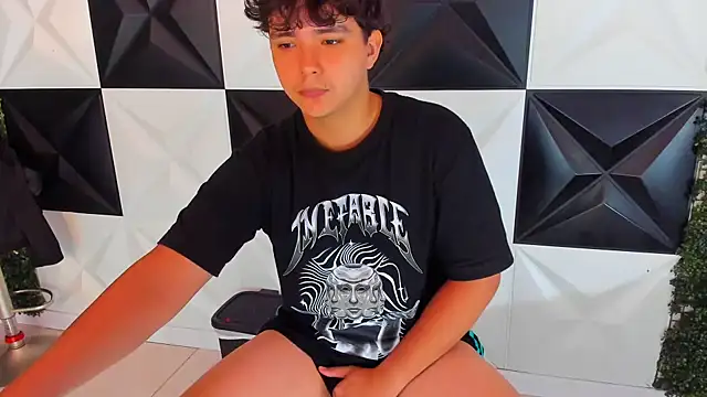 Dani cumboy online show from October 23, 2025, 3:32 pm