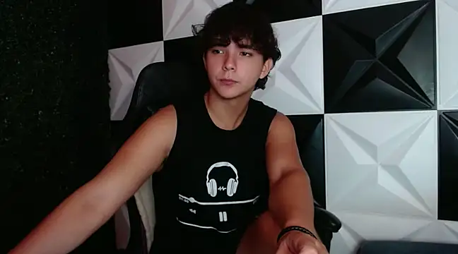 Snapshot of Dani_cumboy chatting on December 28, 2024, 2:22 am Dani cumboy online show from December 28, 2024, 2:22 am