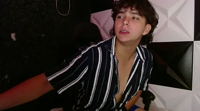 Snapshot of Dani_cumboy chatting on February 9, 2025, 3:22 am Dani cumboy online show from February 9, 2025, 3:22 am