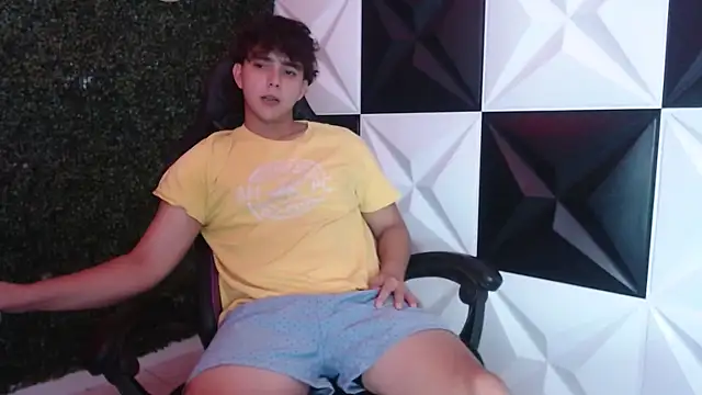 Snapshot of Dani_cumboy chatting on February 6, 2025, 3:16 am Dani cumboy online show from February 6, 2025, 3:16 am