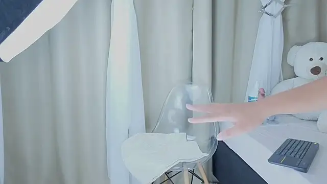 Snapshot of sorafire chatting on November 14, 2025, 4:21 pm sorafire online show from November 14, 2025, 4:21 pm